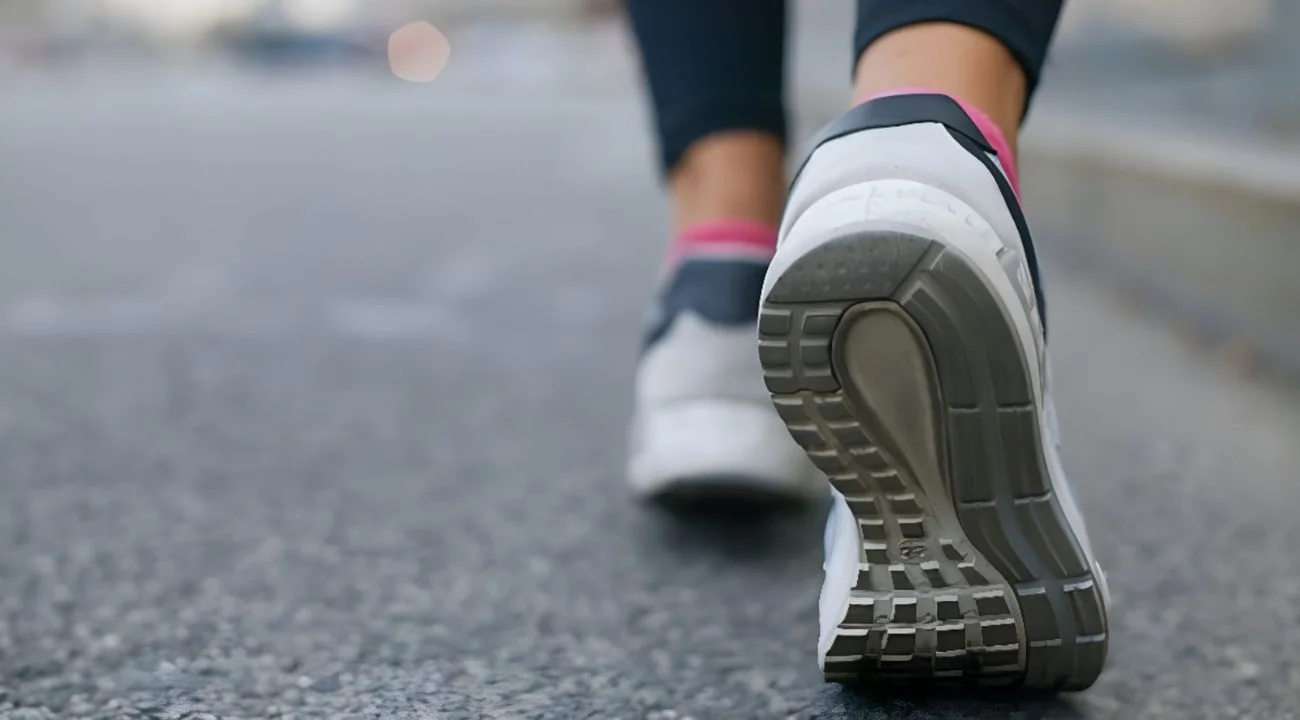 Camminare a piedi per 30 minuti al giorno apporta questi benefici alla tua salute